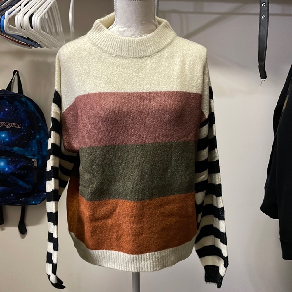 Boutique, new E&M sweater, size small